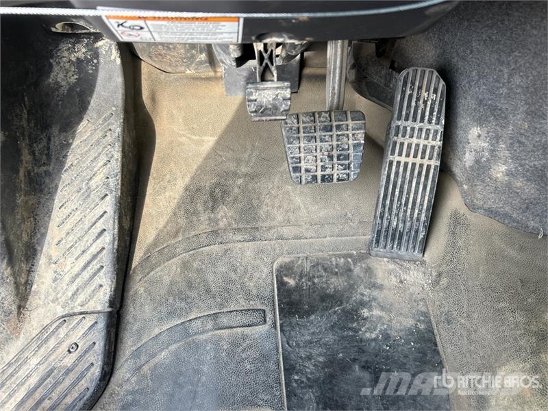 Freightliner M2 112 Teherautóra szerelt emelők és állványok