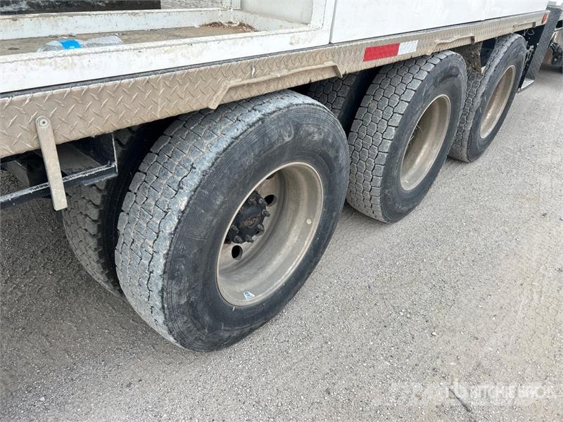 Freightliner M2 112 Teherautóra szerelt emelők és állványok