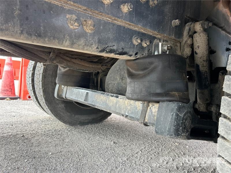 Freightliner M2 112 Teherautóra szerelt emelők és állványok