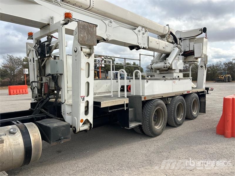 Freightliner M2 112 Teherautóra szerelt emelők és állványok