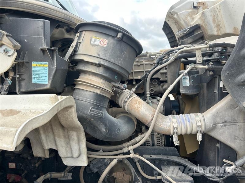 Freightliner M2 112 Teherautóra szerelt emelők és állványok