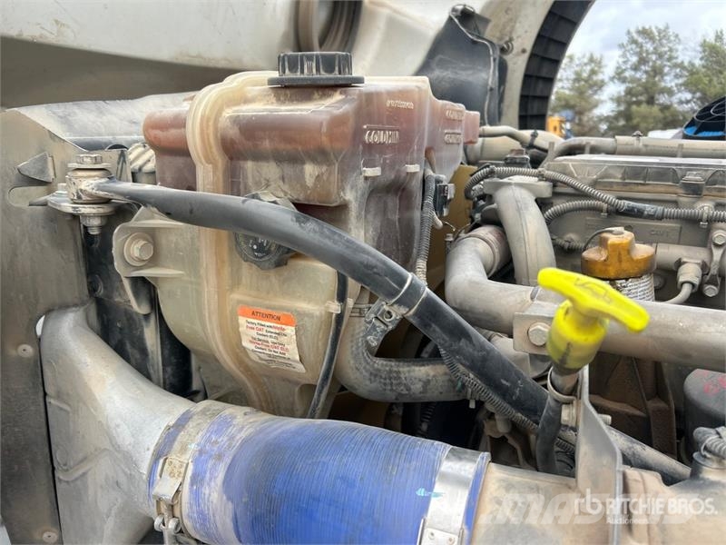 Freightliner M2 112 Teherautóra szerelt emelők és állványok