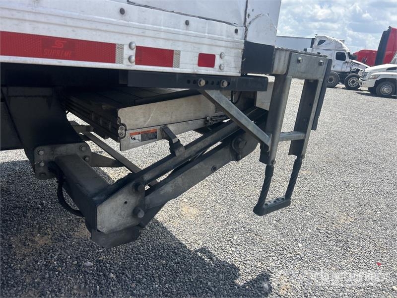 Freightliner M2106 4x2 Van Truck (Inoperable) شاحنات ذات هيكل صندوقي