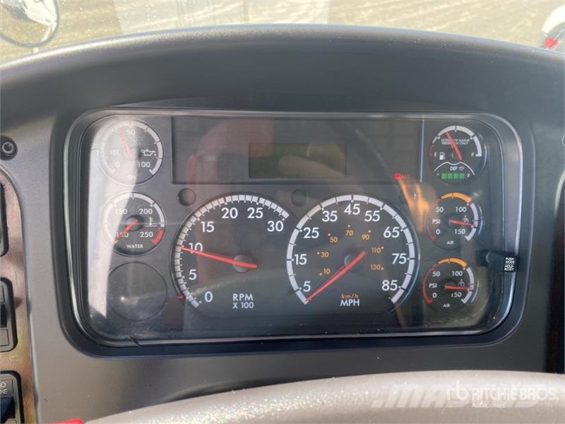 Freightliner M2106 4x2 Van Truck Dobozos teherautók