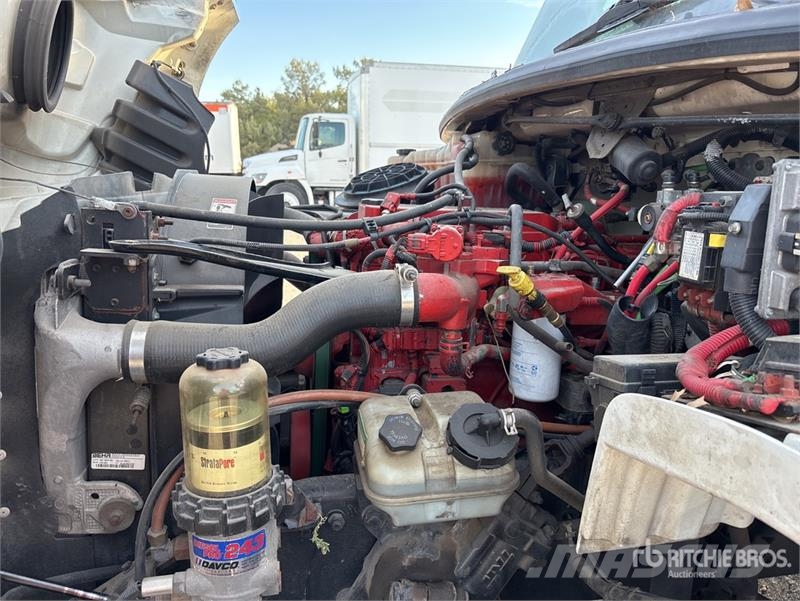 Freightliner M2106 4x2 Van Truck Camiones con caja de remolque