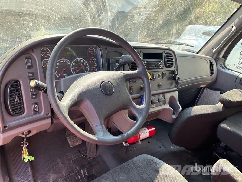 Freightliner M2106 4x2 Van Truck Sanduk kamioni