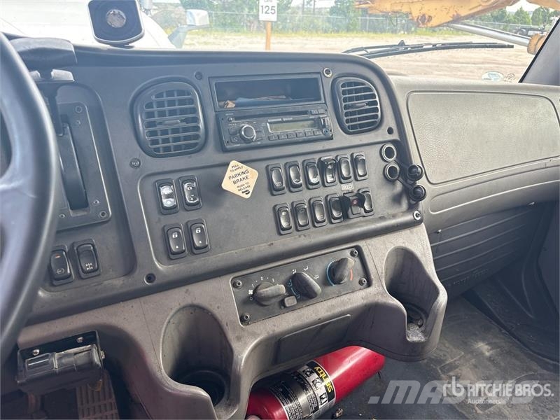 Freightliner M2106 4x2 Crew Cab Rollback Truck (Inoperable) Vlečna vozila za tovornjake