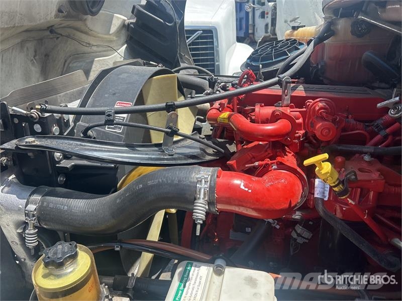 Freightliner M2106 4x2 Van Truck (Inoperable) شاحنات ذات هيكل صندوقي