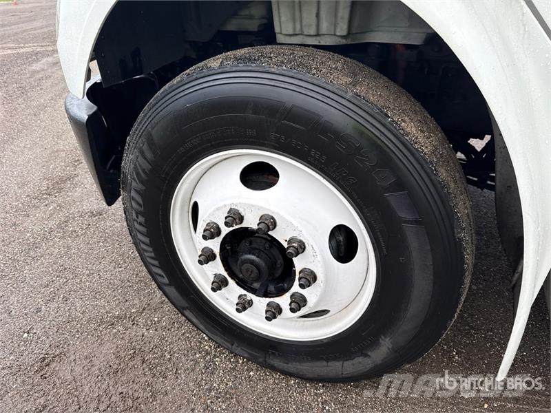 Freightliner M2106 4x2 Van Truck شاحنات ذات هيكل صندوقي