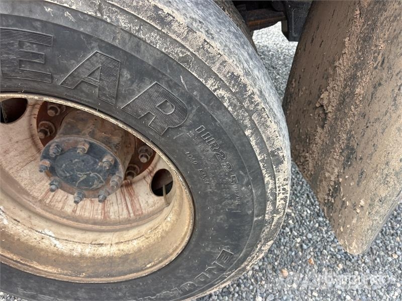 Freightliner M2106 4x2 S/A Dump Truck Самоскиди