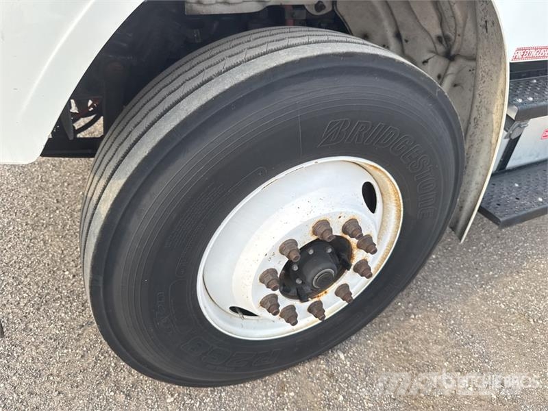 Freightliner M2106 4x2 Van Truck Furgoonautod