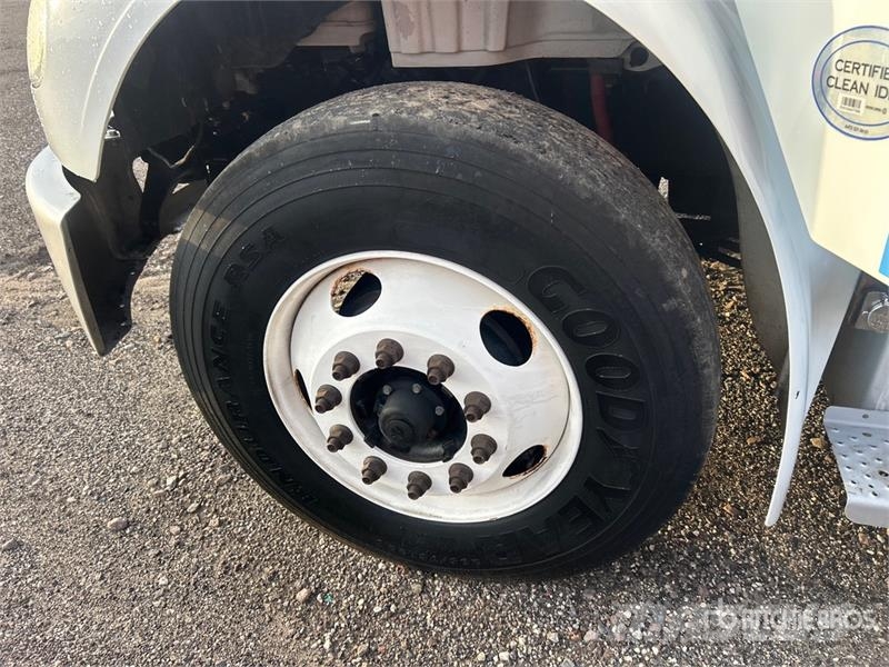 Freightliner M2106 4x2 Van Truck Грузовики-Фургоны
