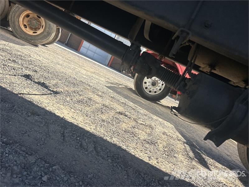 Freightliner M2106 4x2 Van Truck Фургони