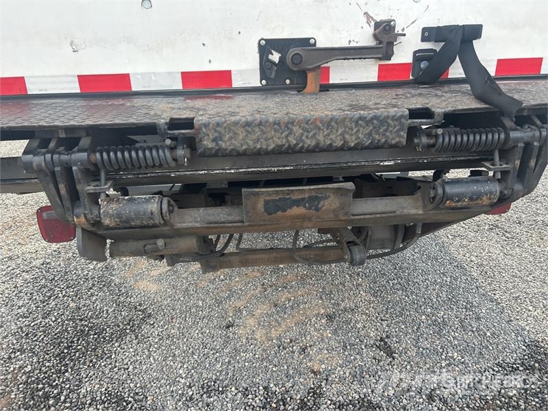 Freightliner M2106 4x2 Van Truck Фургони