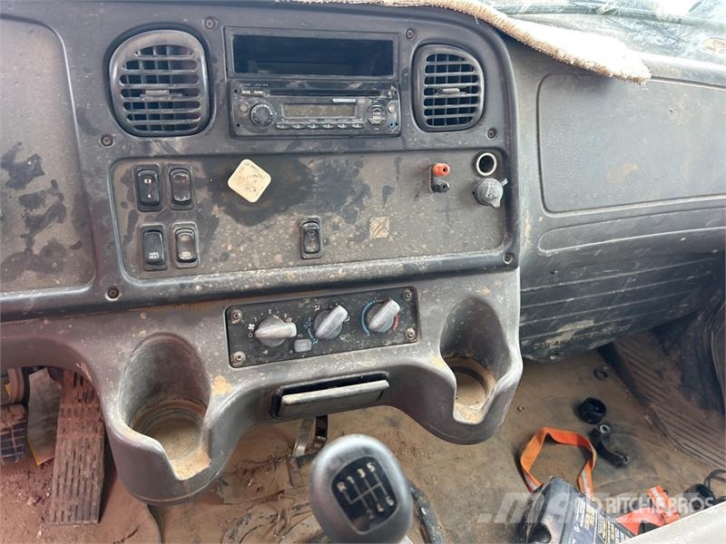 Freightliner M2106 4x2 S/A Dump Truck Самоскиди
