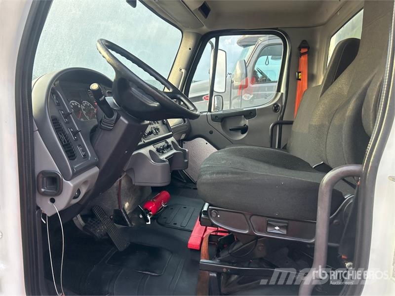 Freightliner M2106 4x2 Van Truck Грузовики-Фургоны