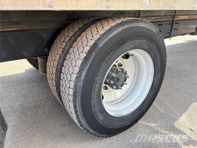 Freightliner M2106 4x2 Van Truck Kofferaufbau