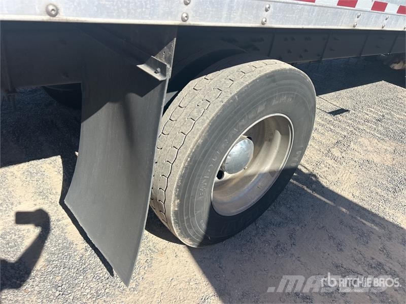 Freightliner M2106 4x2 Van Truck Фургони