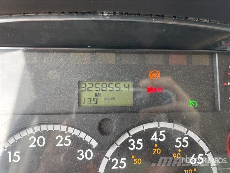 Freightliner M2106 4x2 Van Truck Camiones con caja de remolque