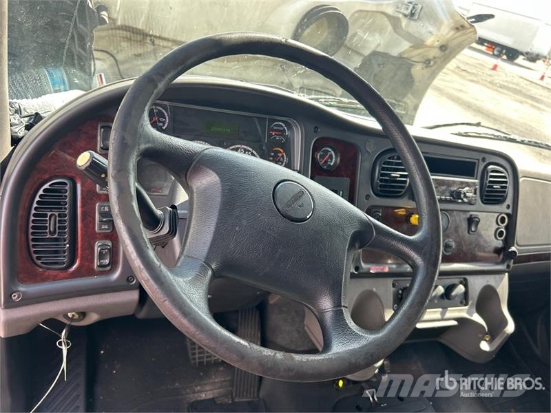 Freightliner M2106 4x2 Van Truck (Inoperable) Furgons