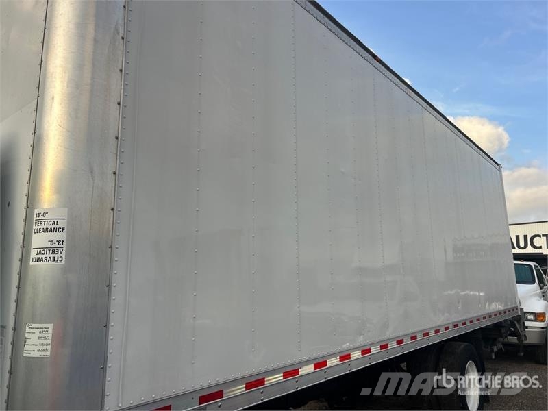 Freightliner M2106 4x2 Van Truck Грузовики-Фургоны
