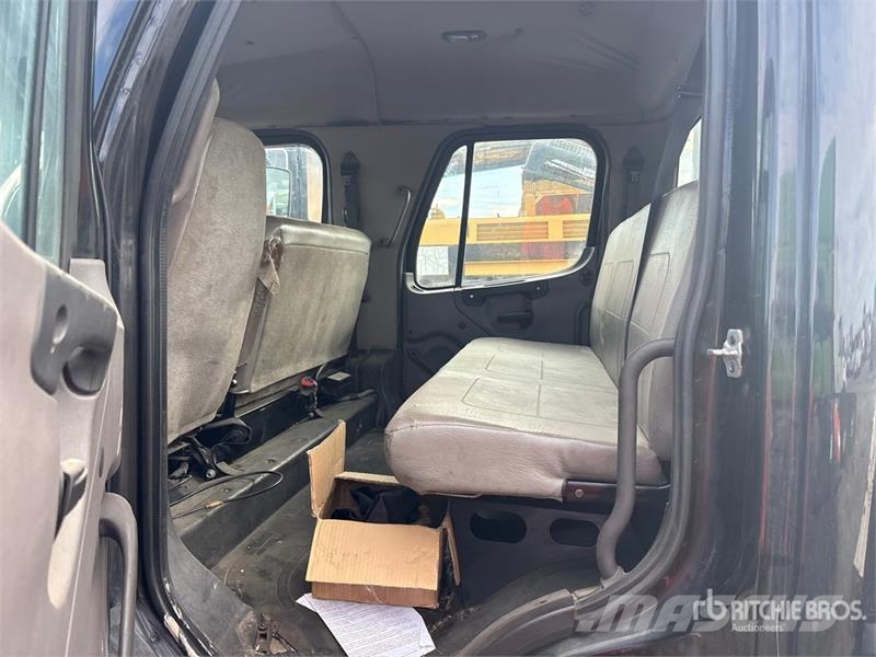 Freightliner M2106 4x2 Crew Cab Rollback Truck (Inoperable) Vlečna vozila za tovornjake