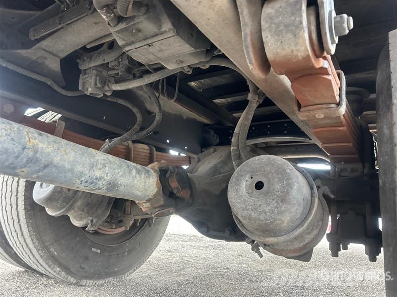Freightliner M2106 4x2 Van Truck شاحنات ذات هيكل صندوقي