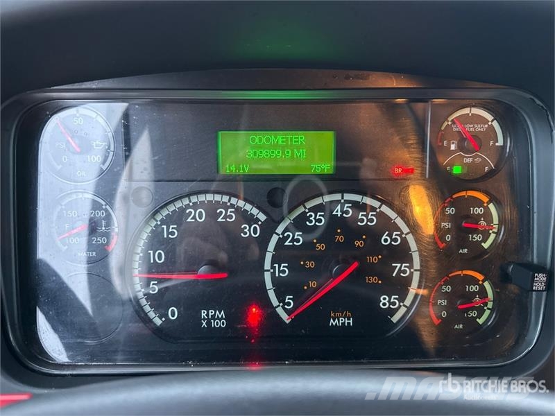 Freightliner M2106 4x2 Van Truck شاحنات ذات هيكل صندوقي