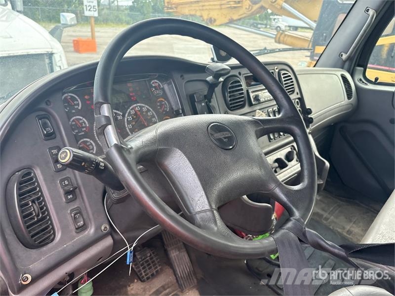 Freightliner M2106 4x2 Crew Cab Rollback Truck (Inoperable) Vlečna vozila za tovornjake