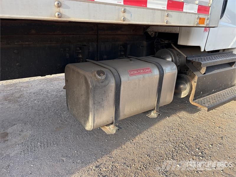 Freightliner M2106 4x2 Van Truck Camiones con caja de remolque