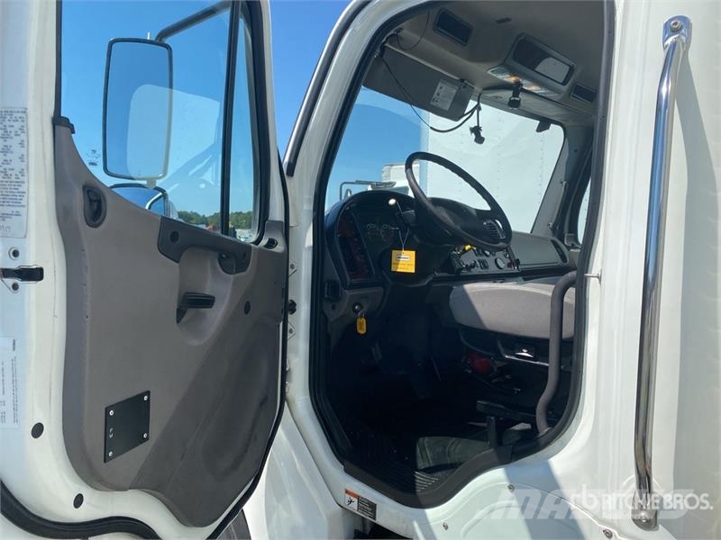 Freightliner M2106 4x2 Van Truck Dobozos teherautók