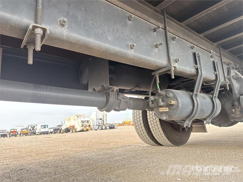 Freightliner M2106 4x2 Van Truck Furgoonautod