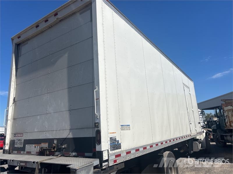Freightliner M2106 4x2 Van Truck Фургони