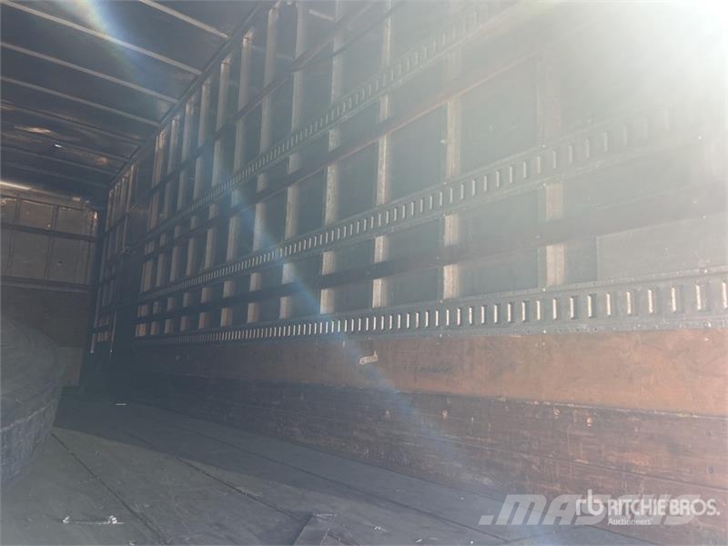 Freightliner M2106 4x2 Van Truck Фургони