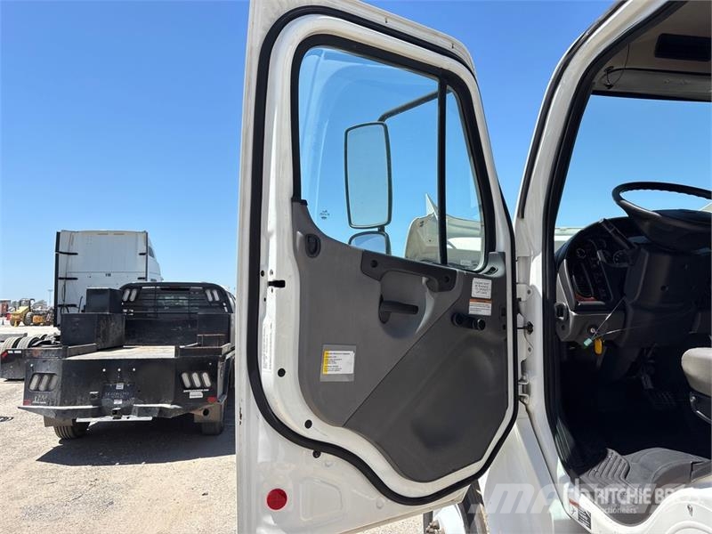 Freightliner M2106 4x2 Van Truck Kofferaufbau