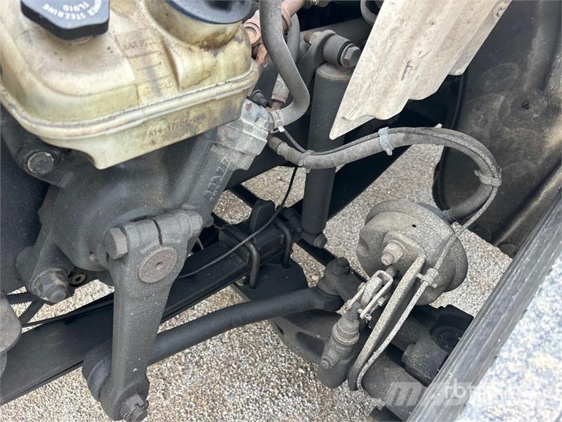 Freightliner M2106 4x2 Van Truck Фургони