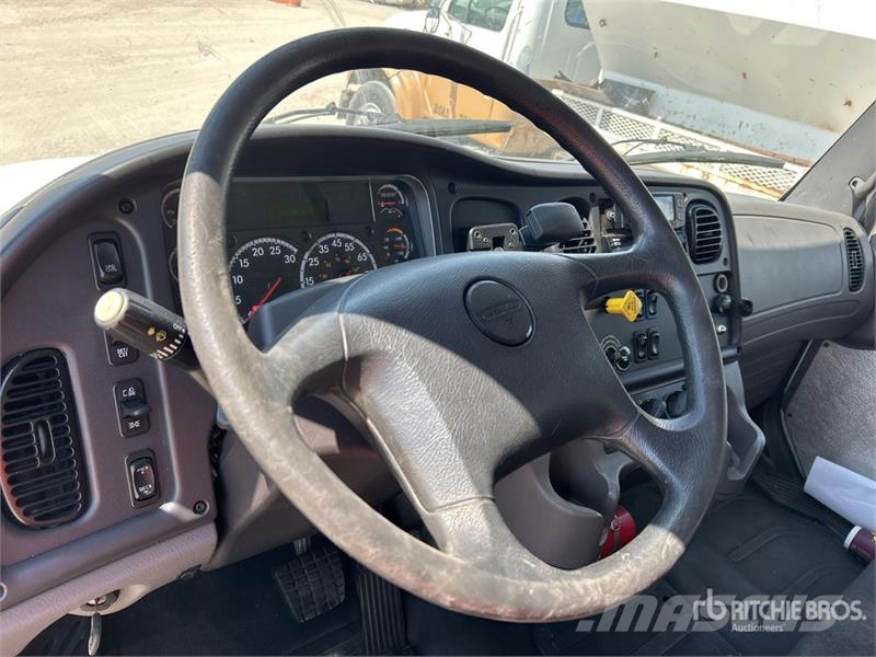 Freightliner M2106 4x2 Van Truck Φορτηγά Κόφα