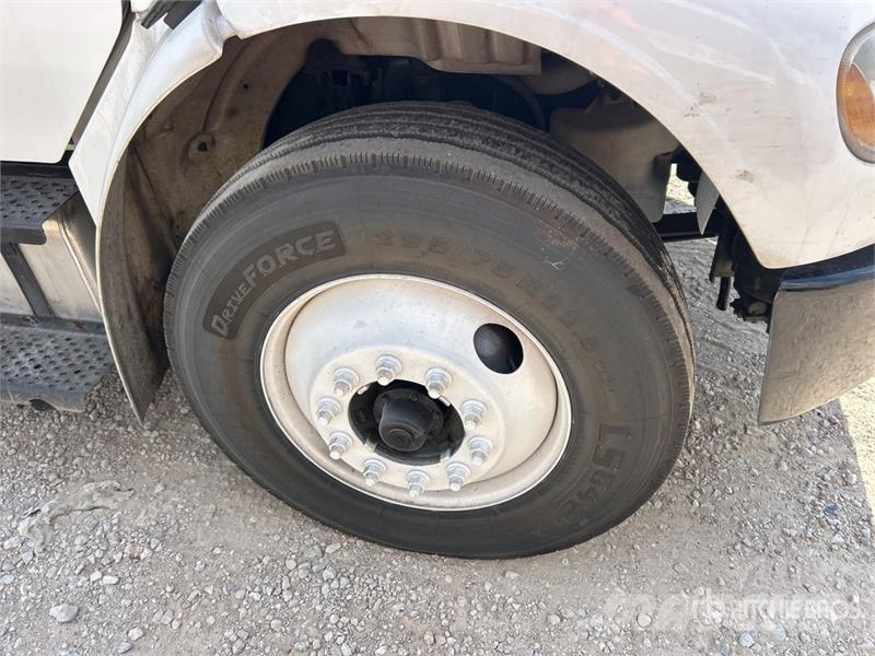 Freightliner M2106 4x2 Van Truck Φορτηγά Κόφα