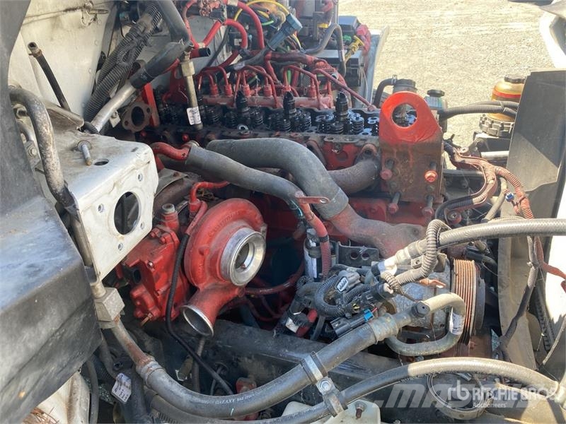 Freightliner M2106 4x2 Van Truck (Inoperable) Sanduk kamioni
