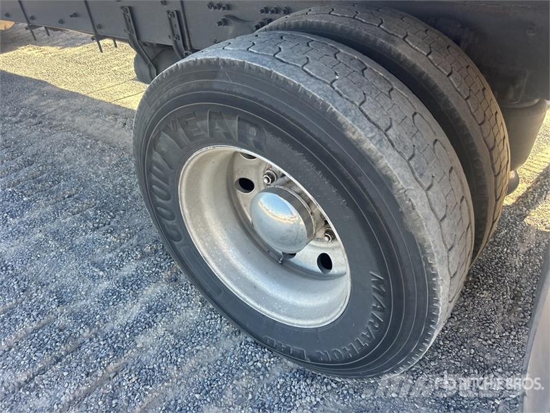 Freightliner M2106 4x2 Van Truck Фургони