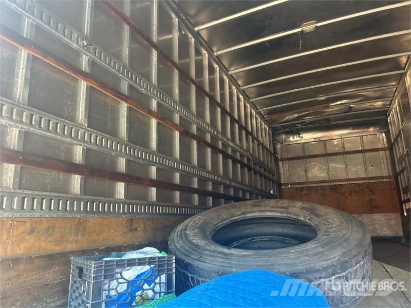 Freightliner M2106 4x2 Van Truck Фургони