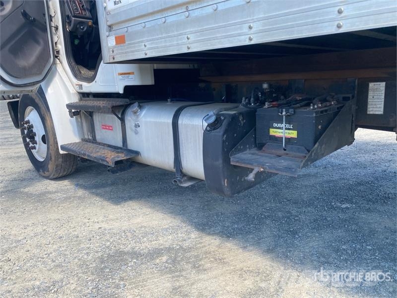 Freightliner M2106 4x2 Van Truck Sanduk kamioni