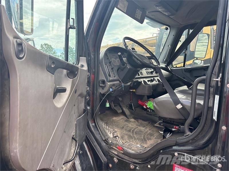 Freightliner M2106 4x2 Crew Cab Rollback Truck (Inoperable) Vlečna vozila za tovornjake