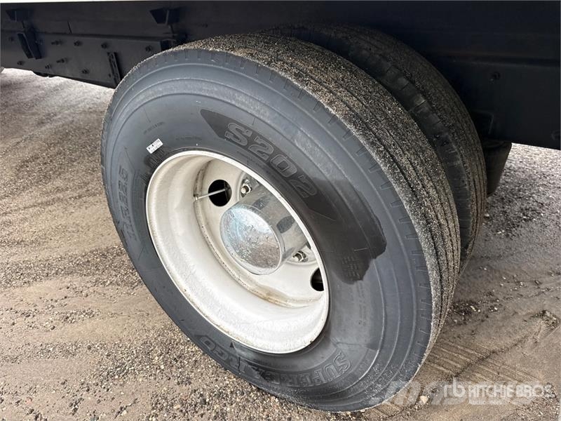 Freightliner M2106 4x2 Van Truck شاحنات ذات هيكل صندوقي