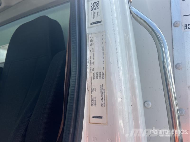 Freightliner M2106 4x2 Van Truck (Inoperable) شاحنات ذات هيكل صندوقي