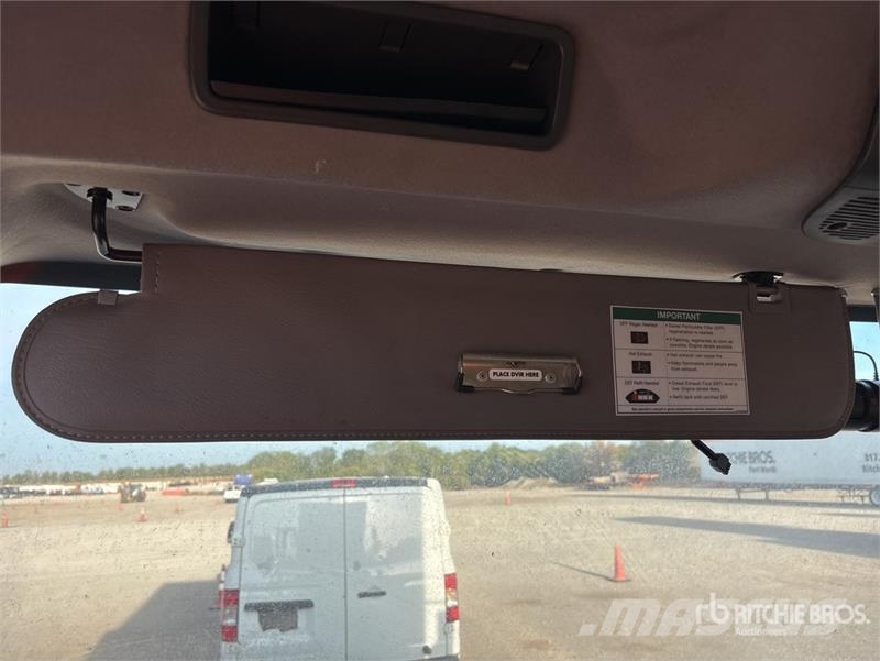 Freightliner M2106 4x2 Van Truck Camiones con caja de remolque