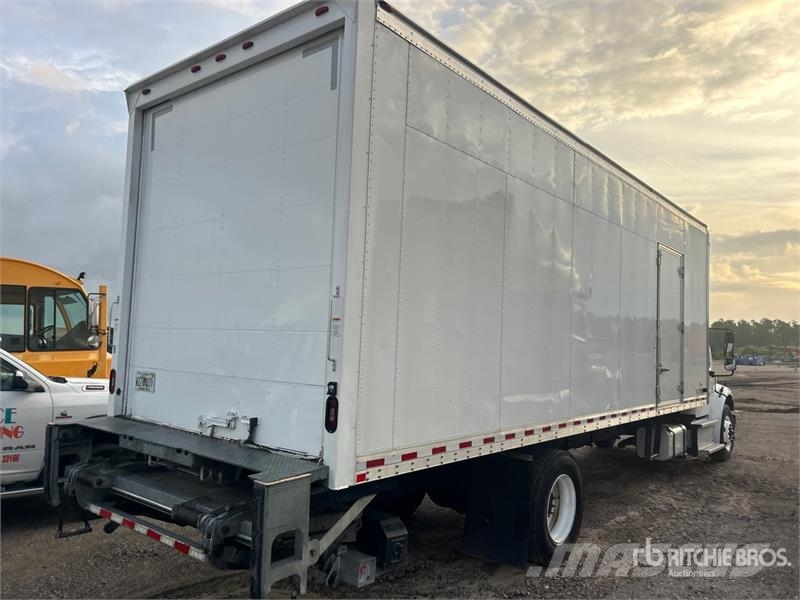 Freightliner M2106 4x2 Van Truck Грузовики-Фургоны