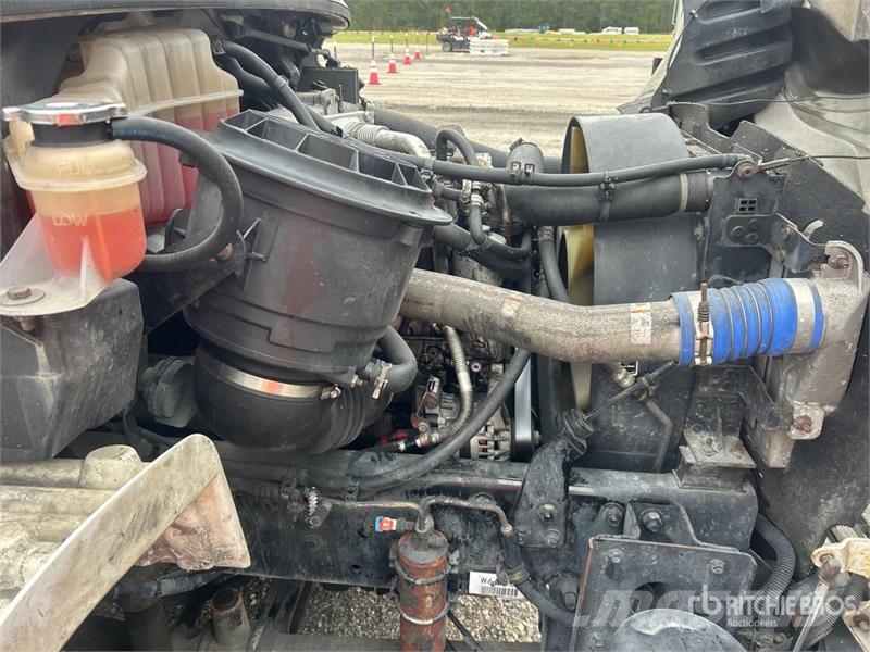 Freightliner M2106 4x2 Van Truck شاحنات ذات هيكل صندوقي
