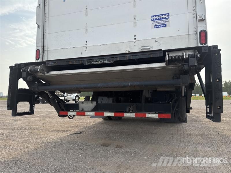 Freightliner M2106 4x2 Van Truck Furgoonautod