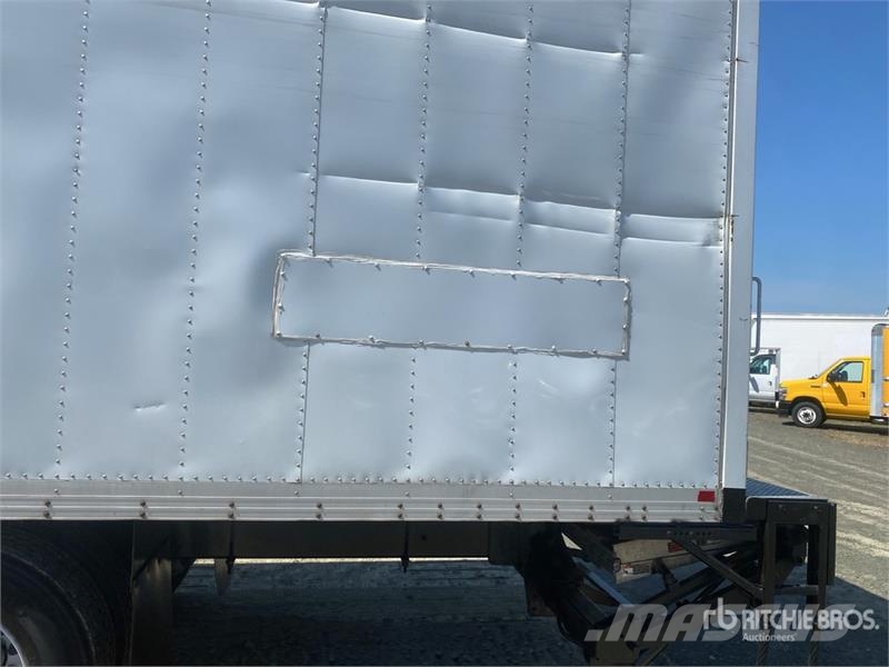 Freightliner M2106 4x2 Van Truck Dobozos teherautók